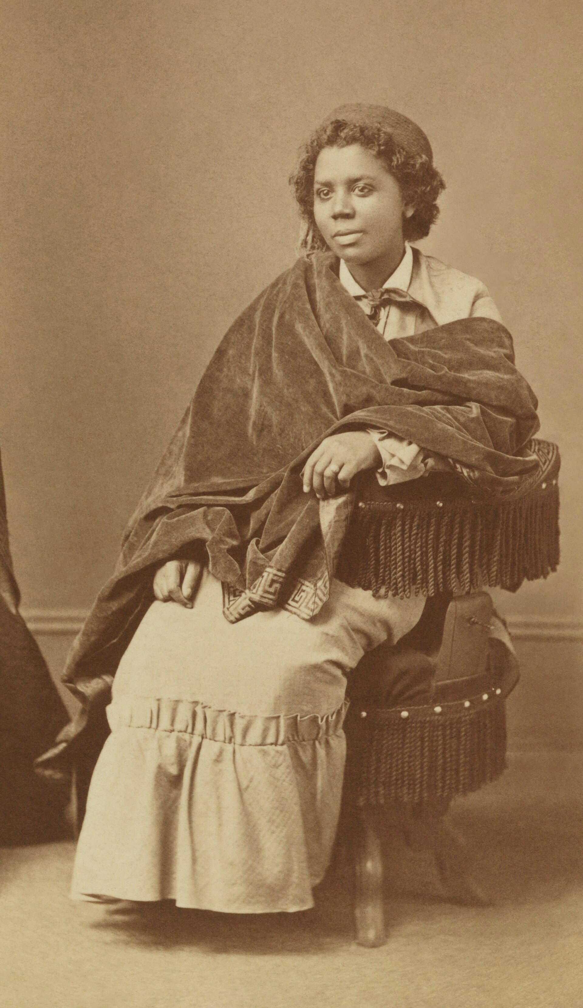 Edmonia Lewis vers 1870 : portrait photographique de la sculptrice en buste